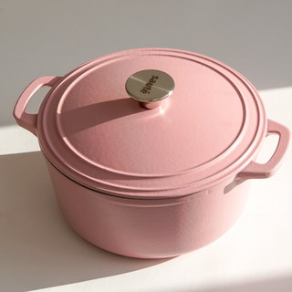 The Science Behind Cooking with Cast Iron Dutch Ovens: Heat Retention and Even Cooking