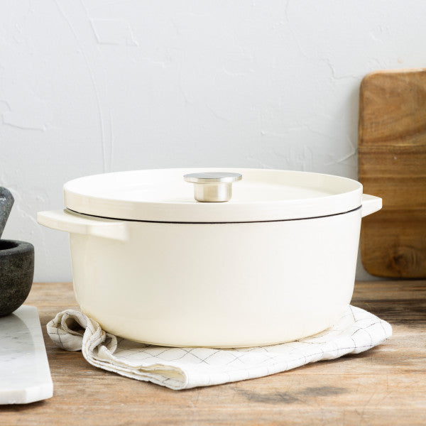 KitchenAid Covered Round Casserole 26cm/5.2L Almond Cream