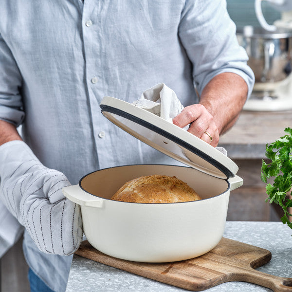 KitchenAid Covered Round Casserole 26cm/5.2L Almond Cream